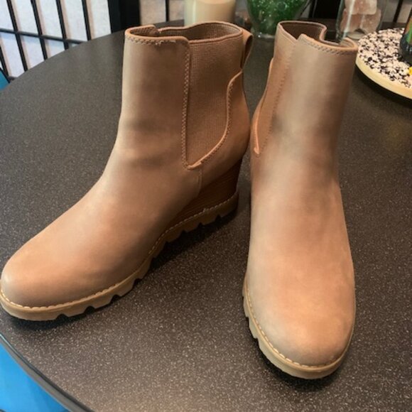 Universal Thread Shoes - Wedge Ankle Boots-Tan!